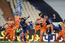 استقلال به دنبال حفظ صدر|جنگ ۶ امتیازی گل‌گهر و تراکتور در سیرجان