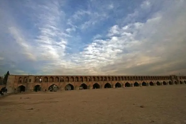 محیط‌زیست: خشک شدن زاینده‌رود، فرونشست زمین و مرگ تالاب گاوخونی را به نقطه‌ای بی‌بازگشت رسانده؛ حتی آب شرب را هم در آستانه تهدید قرار داده