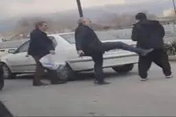 رفتار زشت مامور شهرداری تبریز با دستفروش معلول +ویدئو