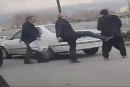 رفتار زشت مامور شهرداری تبریز با دستفروش معلول +ویدئو