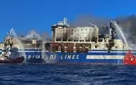 کشتی مسافربری ایتالیایی در آتش سوخت | ۱۲ مسافر همچنان مفقودند