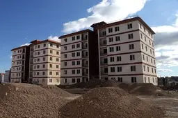 معاون وزیر راه: برخلاف دستور رییس جمهور، زمین‌های دولتی برای ساخت مسکن ملی آزاد نشد
