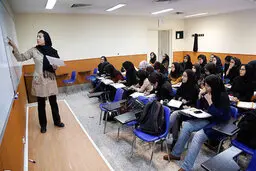 
 ۹۰۰ استاد از ایران خارج شده‌اند.
