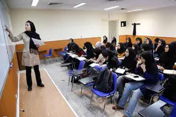 
 ۹۰۰ استاد از ایران خارج شده‌اند.
