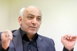 
نقد شکوری راد به حکم اخراج درون جبهه اصلاحات  |   کسی نمی‌تواند خود را متولی تعیین هویت اصلاحات بداند  |  اظهار پشیمانی از روحانی ضربه دوم اصلاح‌طلبان به خودشان است |  فاصله گرفتن روحانی از اصلاح‌طلبان باعث سرخوردگی در بدنه این جریان شد
