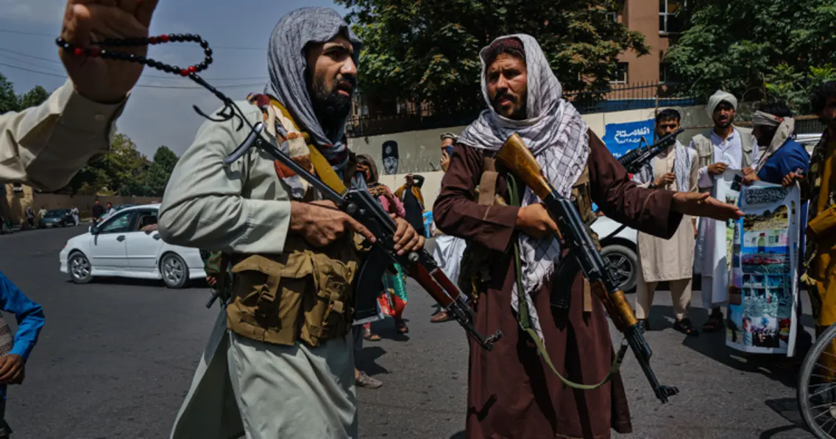 طالبان یک متهم را رو به عقب سوار الاغ کرد!+ویدئو 