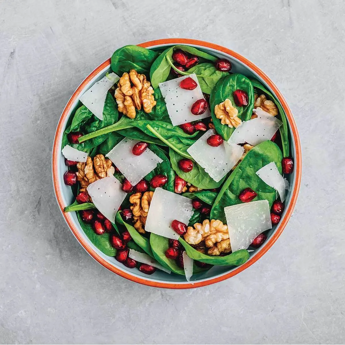 طعم تازه‌ی پاییز، با عطر انار و لطافت اسفناج | طرز تهیه سالاد اسفناج +ویدئو