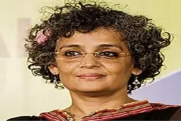 آرونداتی روی نویسنده بزرگ به جای معرفی کتاب از ایران دفاع کرد