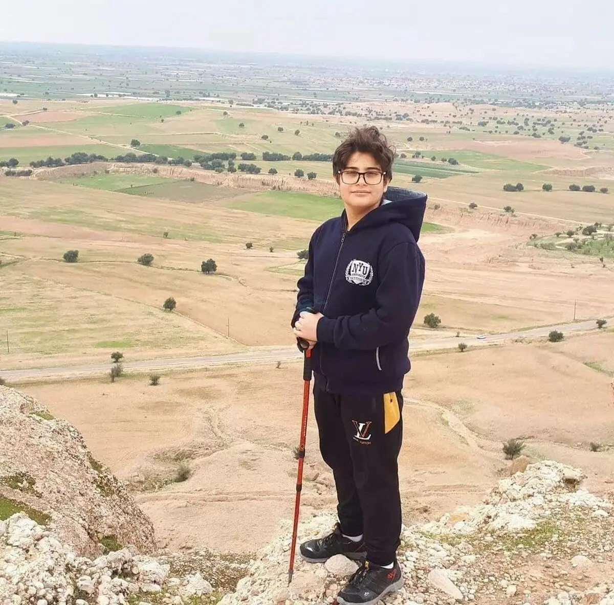 پسر فداکار ۱۶ ساله بعد از نجات مادر و خواهرانش در آتش سوخت | آتش سوزی خانه جان یک پسر با غیرت را گرفت +تصویر