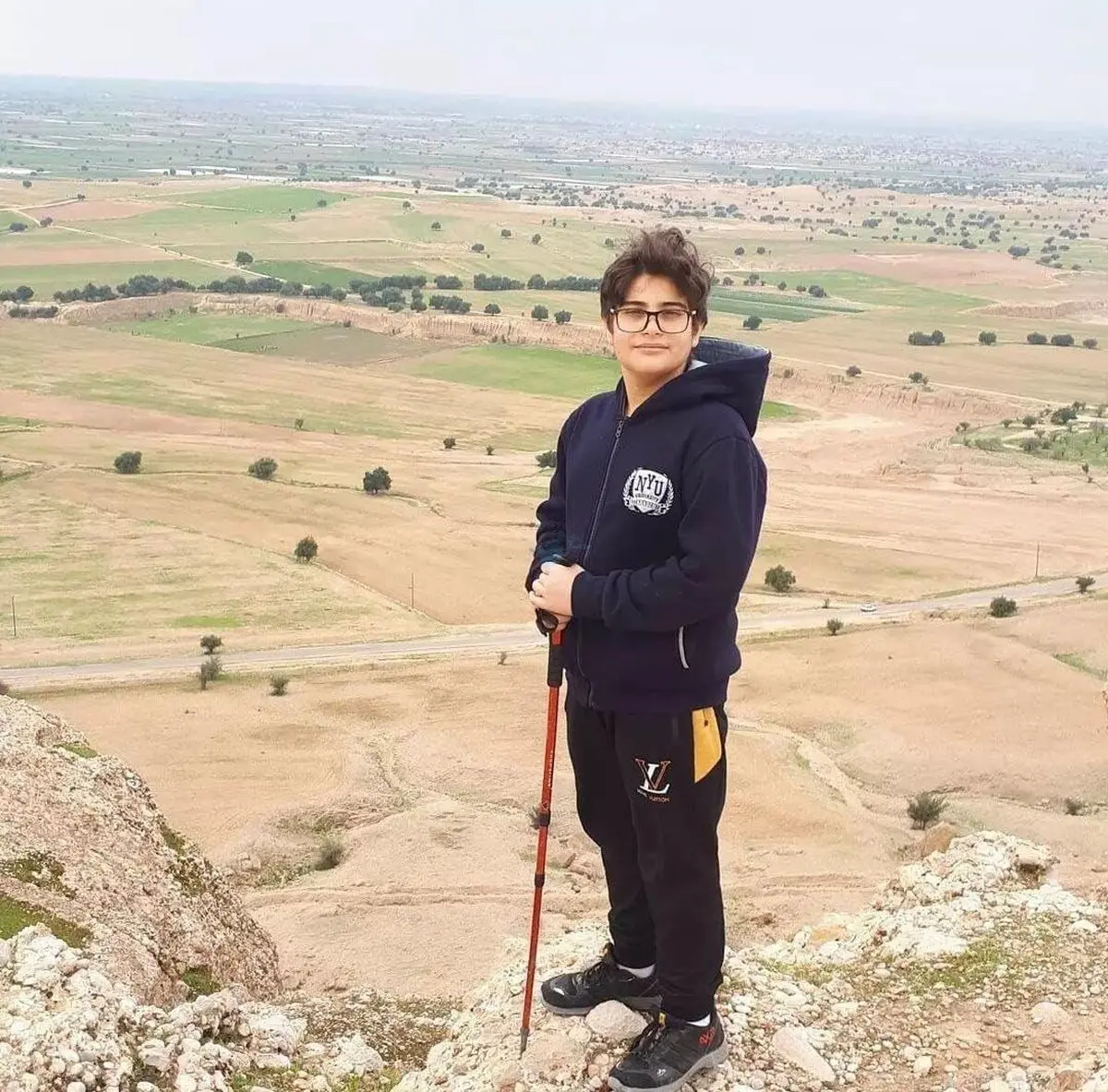 پسر فداکار ۱۶ ساله بعد از نجات مادر و خواهرانش در آتش سوخت | آتش سوزی خانه جان یک پسر با غیرت را گرفت +تصویر