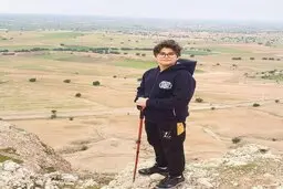 پسر فداکار ۱۶ ساله بعد از نجات مادر و خواهرانش در آتش سوخت | آتش سوزی خانه جان یک پسر با غیرت را گرفت +تصویر
