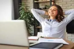 چرا آدم های موفق بین کار استراحت میکنن؟