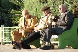 بازنشستگان به ناچار از خیر خدمات درمانی می‌گذرند | یک معادله باخت – باخت برای بازنشستگان کشوری 