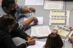 
وزارت امنیت داخلی آمریکا  |  اطلاعاتی دال بر تغییر نتایج آرا وجود ندارد
