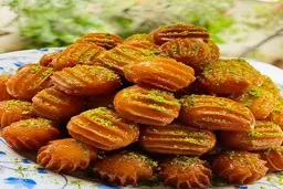 برای ماه رمضون خودت این بامیه آسون رو درست کن! | طرز تهیه شیرینی بامیه +ویدئو