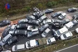 تصادف زنجیره ای  |  ۱۱ دستگاه خودرو در جاده مشهد به گلبهار با هم برخورد کردند.
