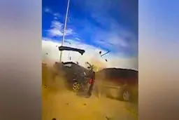 تصادف دو خودروی سواری در بزرگراه+ویدئو