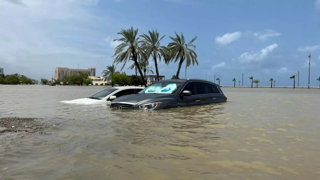 دبی به زیر آب رفت!‌ | بارندگی شدید مردم دبی را به دردسر انداخت +ویدئو