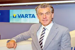 بستنی فروشی که به لطف میکروباتری‌ میلیاردر شد 