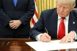 انتخابات  |   ترامپ 100 میلیون دلار از ثروت شخصی خود هزینه می‌کند 