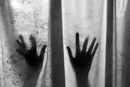 تجاوز به دختر جوان در اتاق پرو | دختر تهرانی باردار شد+جزئیات