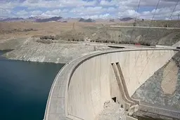 بسته شدن دریچه‌های سد زاینده رود از امشب 