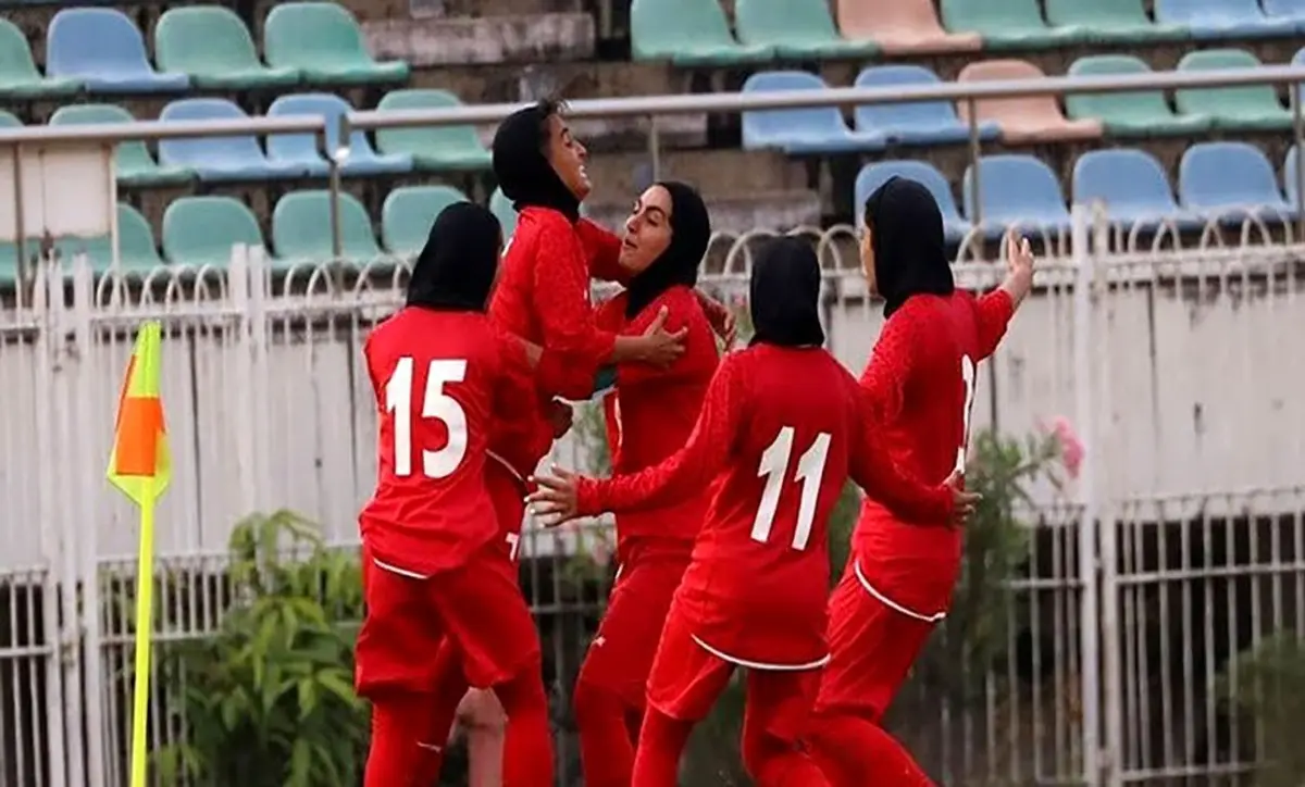 رقص عجیب دختران فوتبالیست بعد از پیروزی تیمشان + ویدئو 