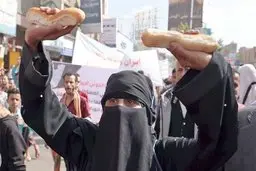 
تظاهرات صدها نفری در تعز علیه فساد و اوضاع نابسامان خدمات رسانی
