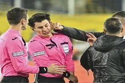 وقتی به VAR و این سوسول بازیا اعتقاد نداری! | تمامی مسابقات لیگ‌های ترکیه تا مدت نامعلومی به تعویق افتاد