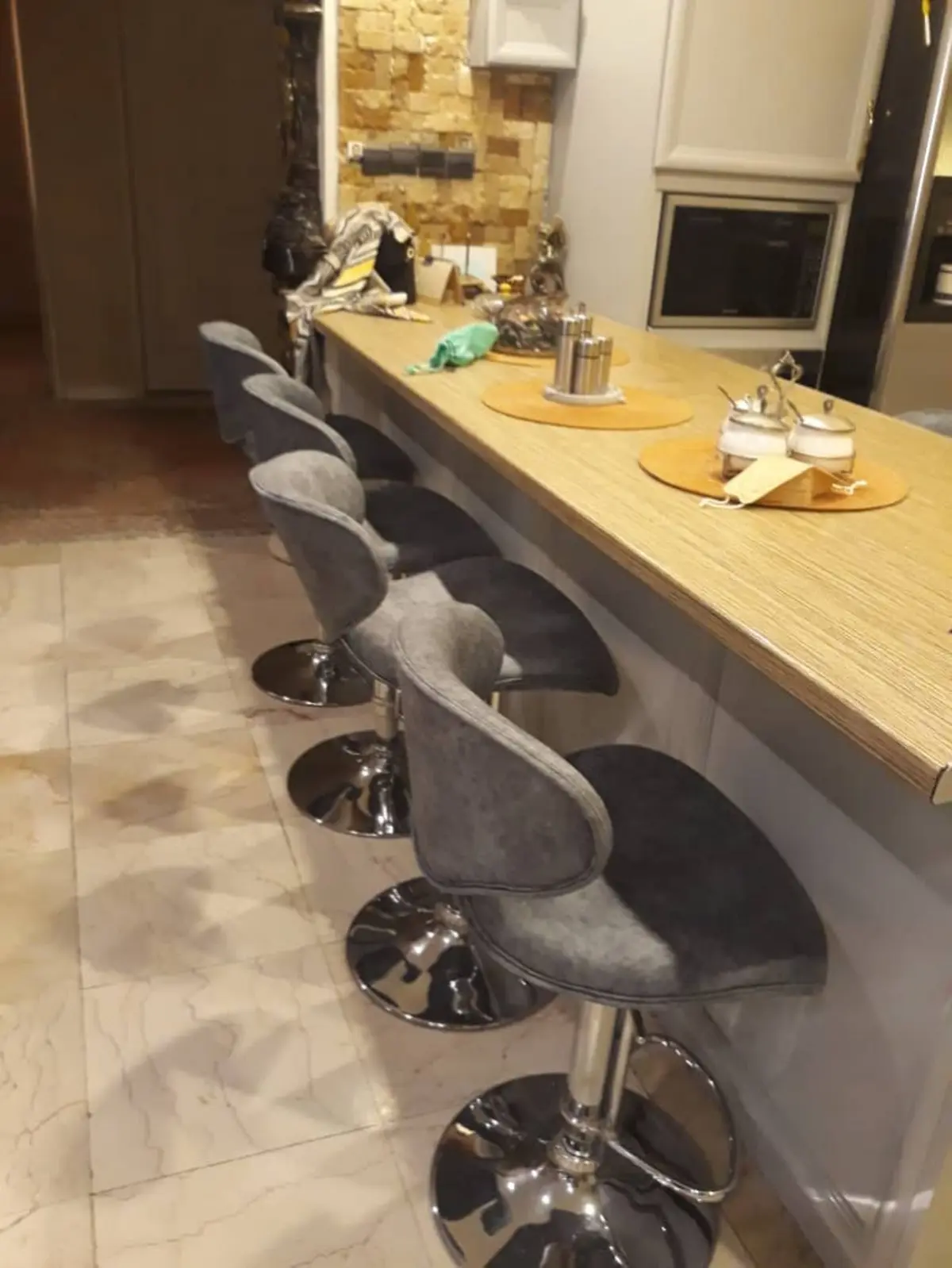 چطور پارچه صندلی‌های آشپزخانه را تمیز کنیم؟
