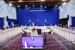 آیت‌الله رئیسی: مسئولین دست های پنهان فساد را قطع کنند
