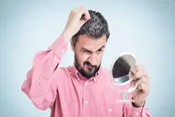 به این دلایل نباید موهای خاکستری یا سفید را از ریشه بکنید !