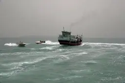 طوفان سهمگین در چابهار | غرق شدن بیش از ۱۰ لنج ماهیگیری +ویدئو