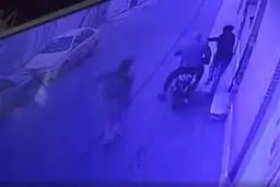 زورگیری بی‌رحمانه از پسربچه ۱۵ ساله در مشهد به خاطر گوشی آیفون!+ویدئو