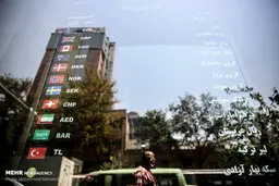 صرافی‌ها از خرید دلار از مردم امتناع کردند 