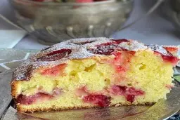 کیک توت فرنگی به روش قنادی ها درست کن | طرز تهیه کیک توت فرنگی نرم و خوشمزه 