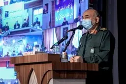 سرلشکر سلامی: ملت ایران خطا نمی‌کند چرا که نگاهش به ستاره تابناکی به نام رهبری است |  در ایران مردم حاکمیت را از آن خود می‌دانند؛ استثنایی‌ترین حکومت تاریخ را شکل داده‌اند