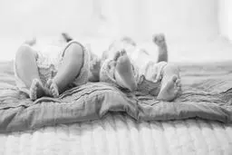 دوقلوهای عجیبی که در خواب هم حرف همدیگر را می‌فهمند!+ویدئو