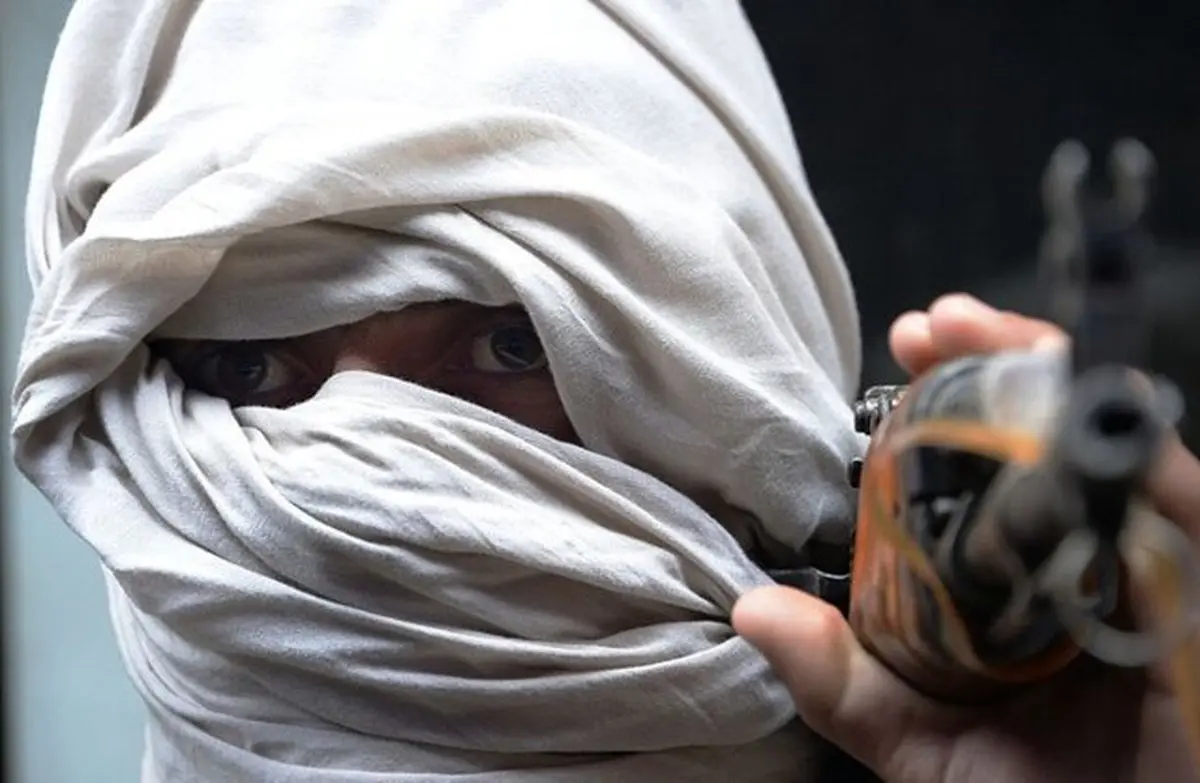 اشرف غنی: اگر طالبان صلح نکند در جنگ زانوهایش را می‌شکنیم