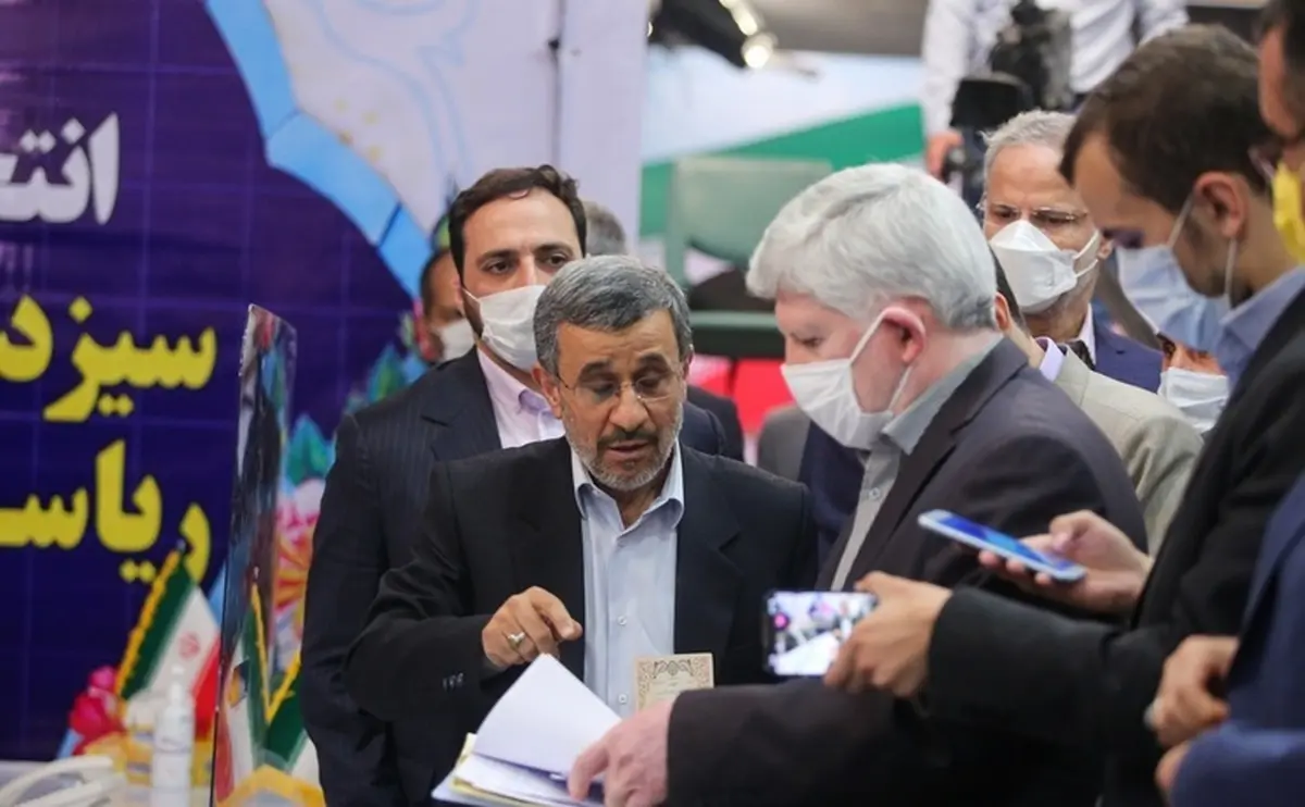 آیا احمدی نژاد ناجی کشور است؟
