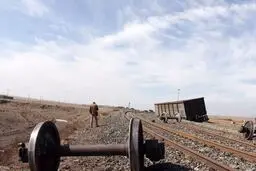 خروج ۶ واگن یک قطار باربری از خط