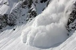 
برف و کولاک شدید ‌در جاده‌ها تا چهارشنبه/ مردم از سفر ضروری هم ‌بپرهیزند
