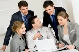  14 ویژگی شخصیتی افراد جذاب و کاریزماتیک 