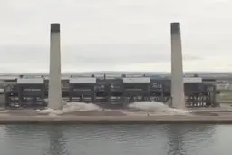 ویدیویی دیدنی از انفجار دو برج سیمانی در نیروگاهی در اسکاتلند +ویدیو 
