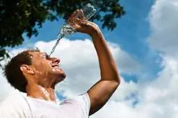 گرمازدگی در کمین تهرانی ها | گرمازدگی چیست؟ + علائم و ویدئو