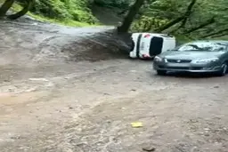 چپ کردن پژو ۲۰۶ در چند متری یک دره! |‌ +ویدئو