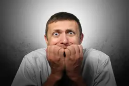 چرا وقتی می ترسیم چشمهایمان گرد می شوند؟ | حقیقتهای عجیب!