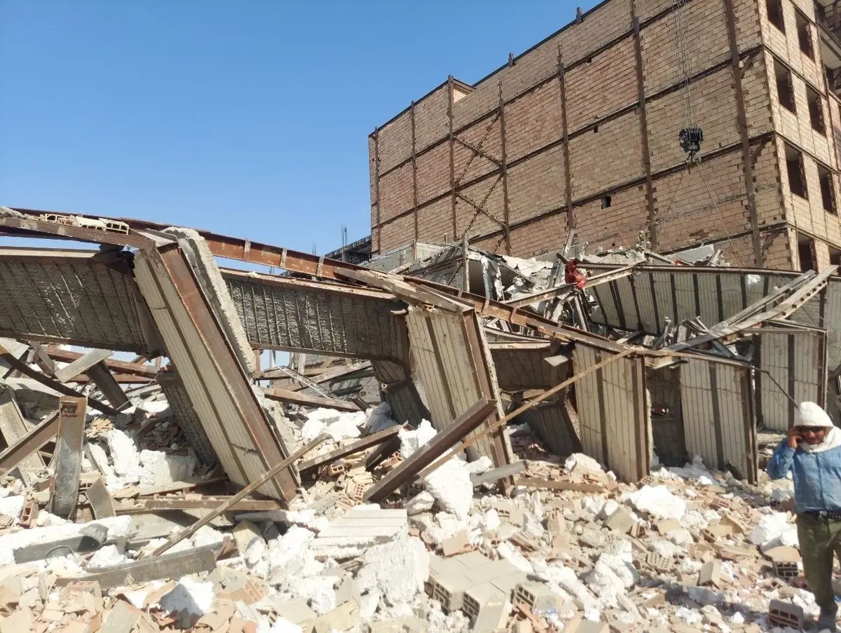 ریزش آوار در قزوین حادثه آفرید | یک ساختمان فرو ریخت +ویدئو