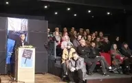 گردهمایی اعتراضی هنرمندان تئاتر برگزار شد/ حرمت‌شکنی نکنید