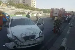 تصادف راننده  کامیون با  خودرو تیبا | اقدام عجیب راننده کامیون دردسرساز شد+ ویدئو 